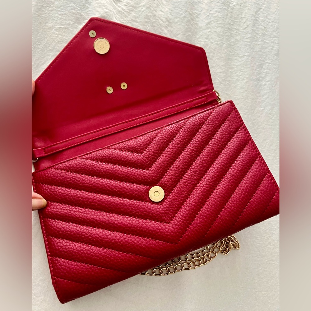 👑✅PRICE FIRM✅ Red Fashion Designer WOC Crossbody Bag. - Picture 3 of 17